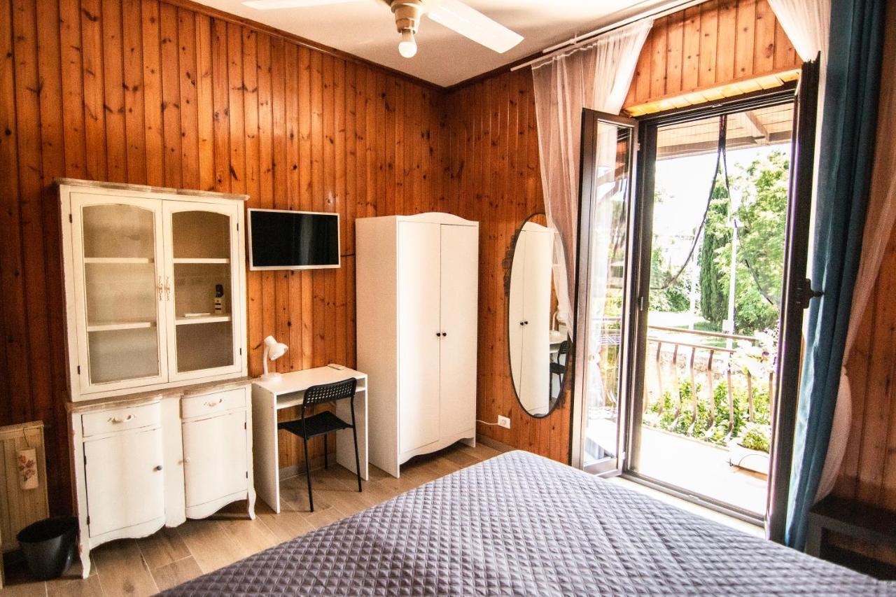 Yourquadrarooms B&B ローマ エクステリア 写真