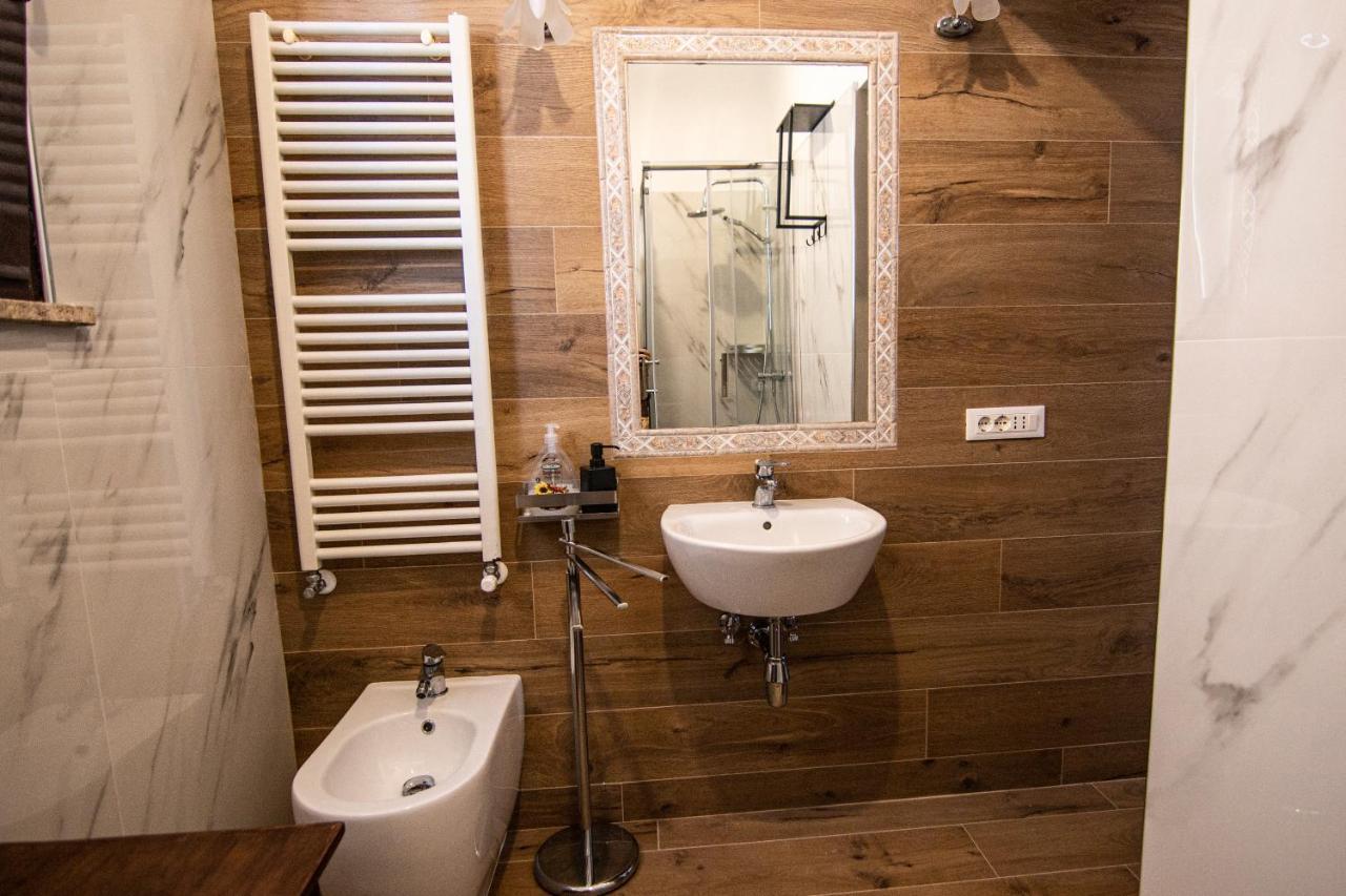 Yourquadrarooms B&B ローマ エクステリア 写真